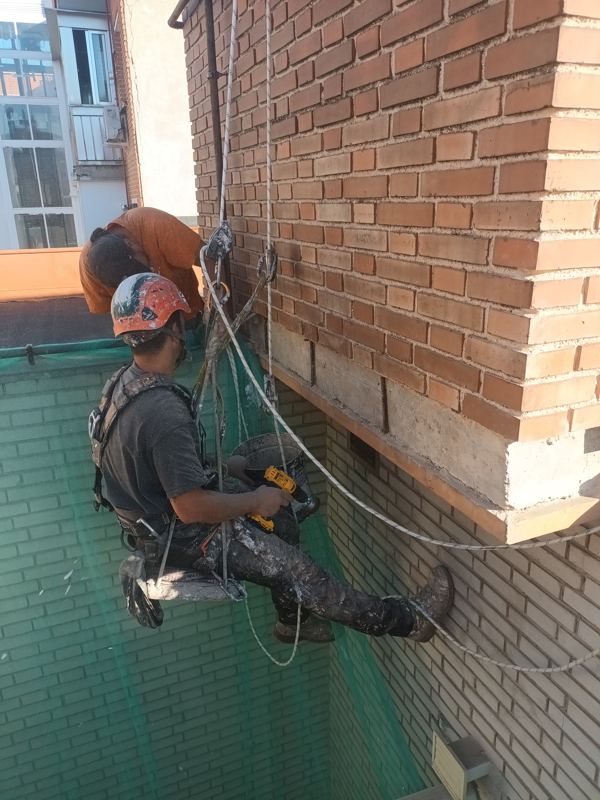 Reparación en fachada de ladrillo